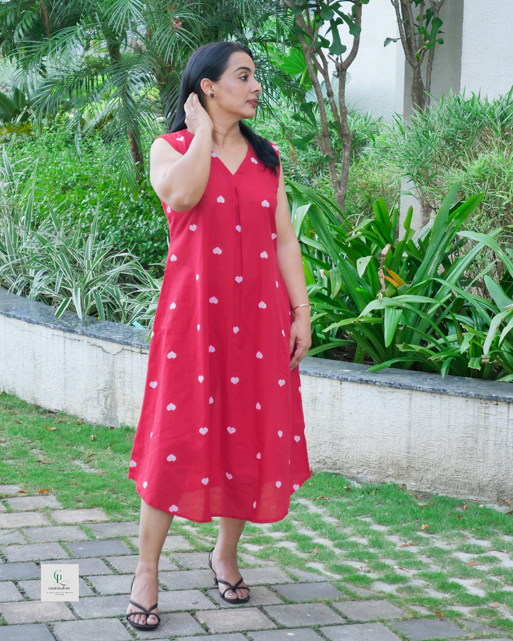 Pure Cotton A-Line Kurti with White Butta Work – Sleeveless V-Neck (45”)