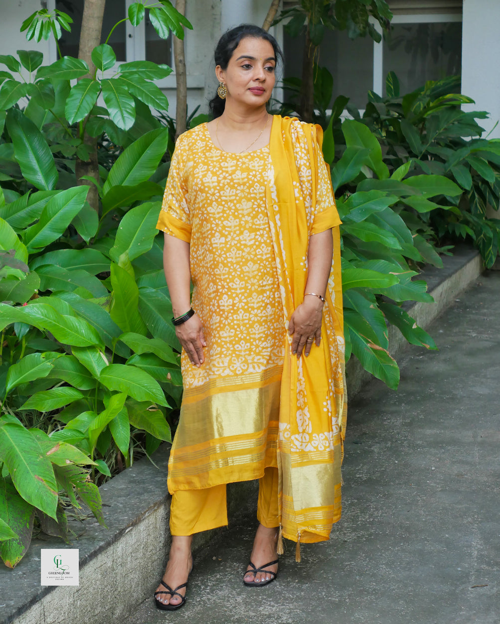 Women’s Cotton Silk Three-Piece Set with Slotted Round Neck
