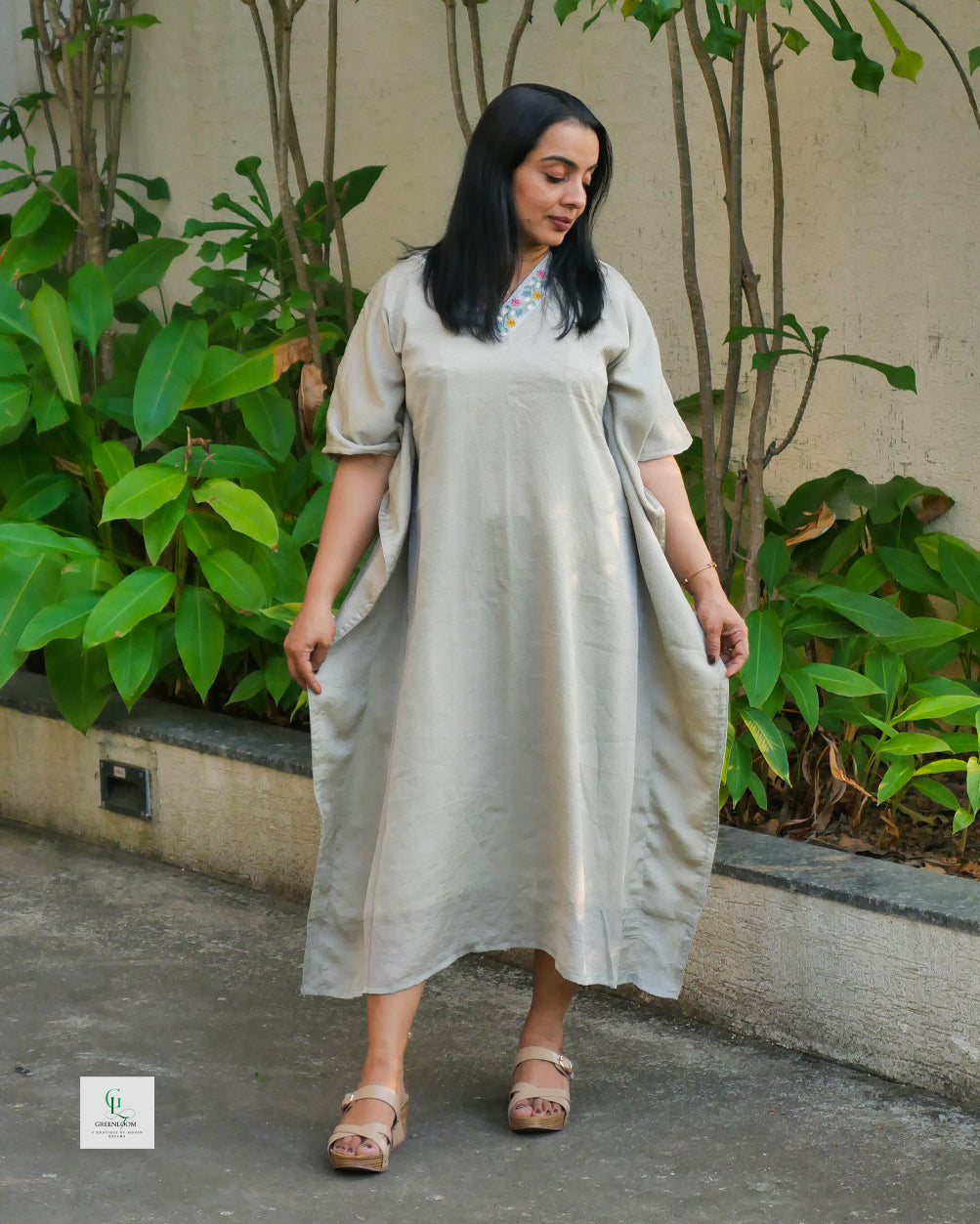 Women’s Rangoli Crush Kaftan with V-Neck Lace Detailing
