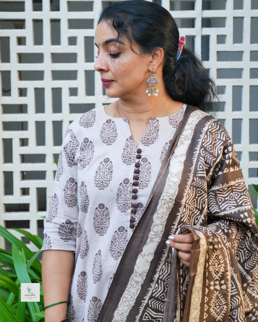 Women’s Cotton Three-Piece Set with Round Neck & V-Pattern