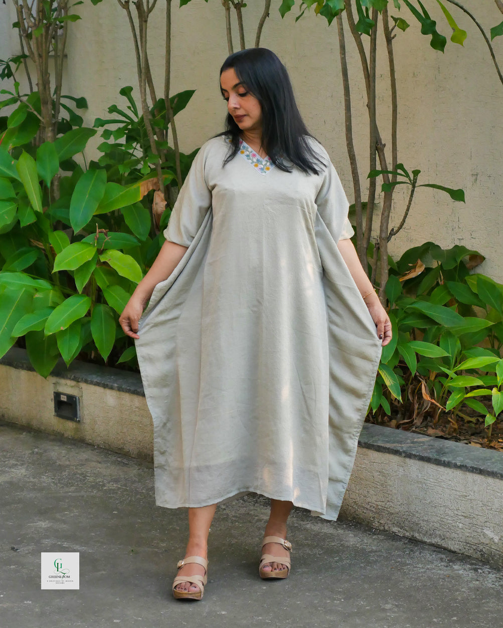 Women’s Rangoli Crush Kaftan with V-Neck Lace Detailing