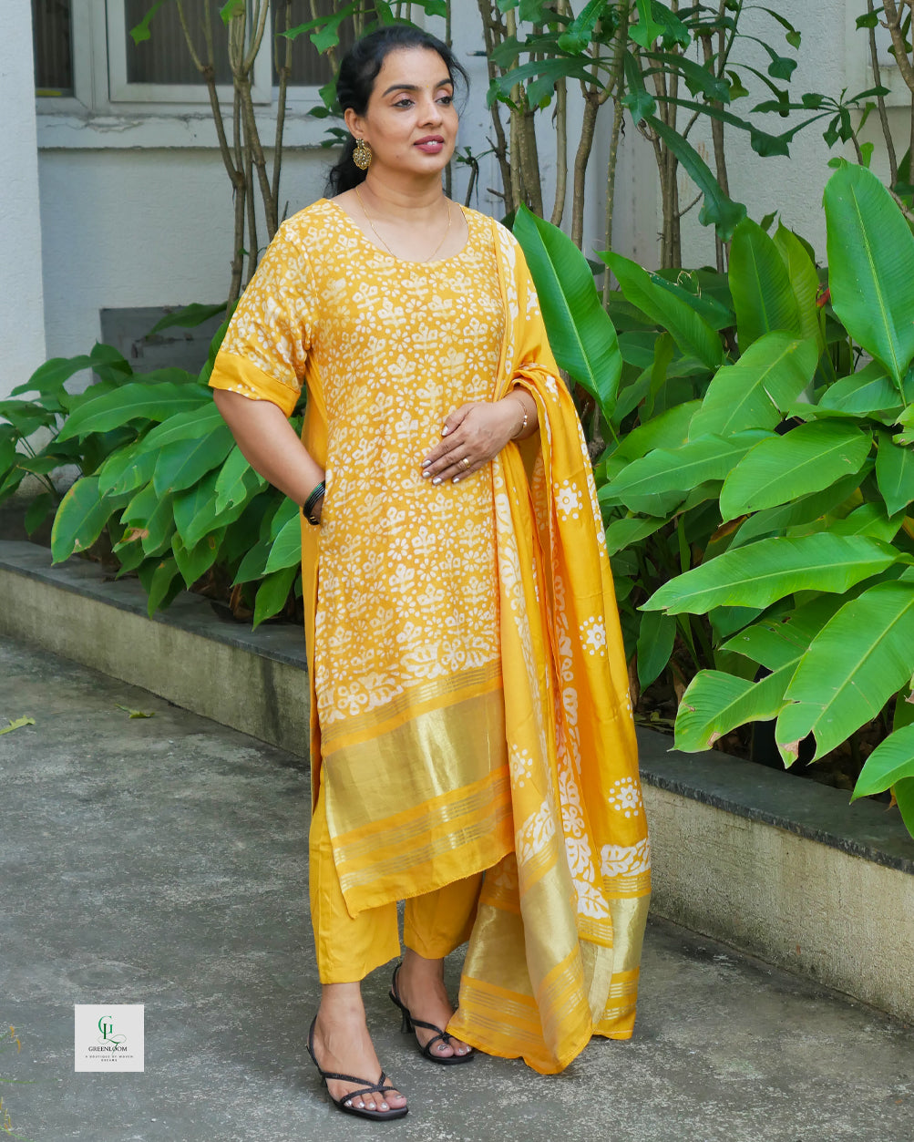 Women’s Cotton Silk Three-Piece Set with Slotted Round Neck
