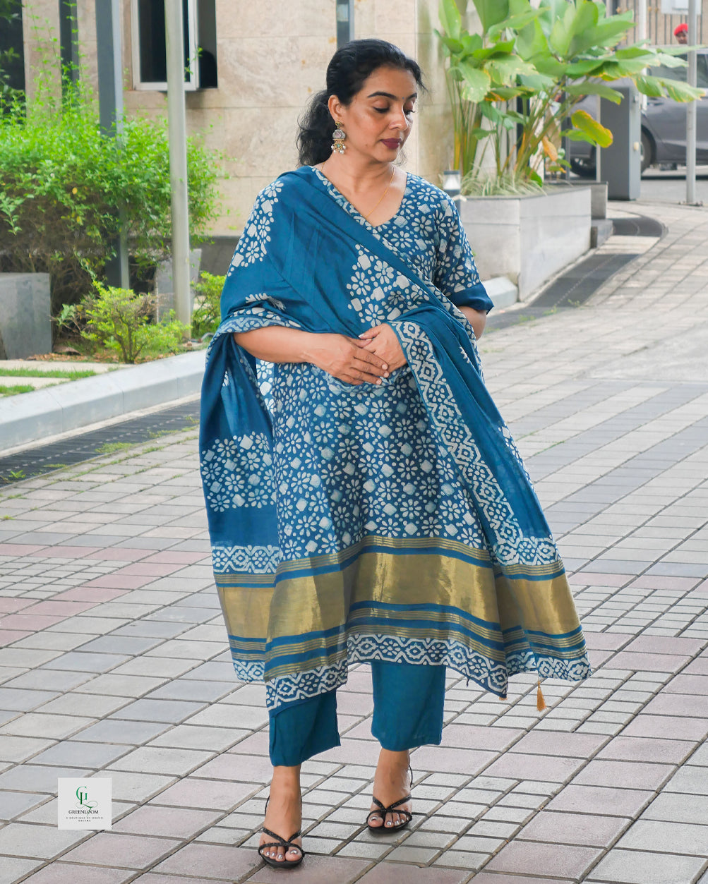 Women’s Cotton Silk Three-Piece Set with Slotted Round Neck