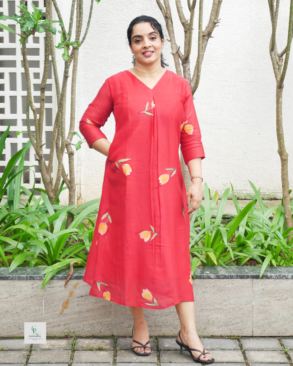 Semi Linen Floral Print Kurta with Box Pleat & V-Neck