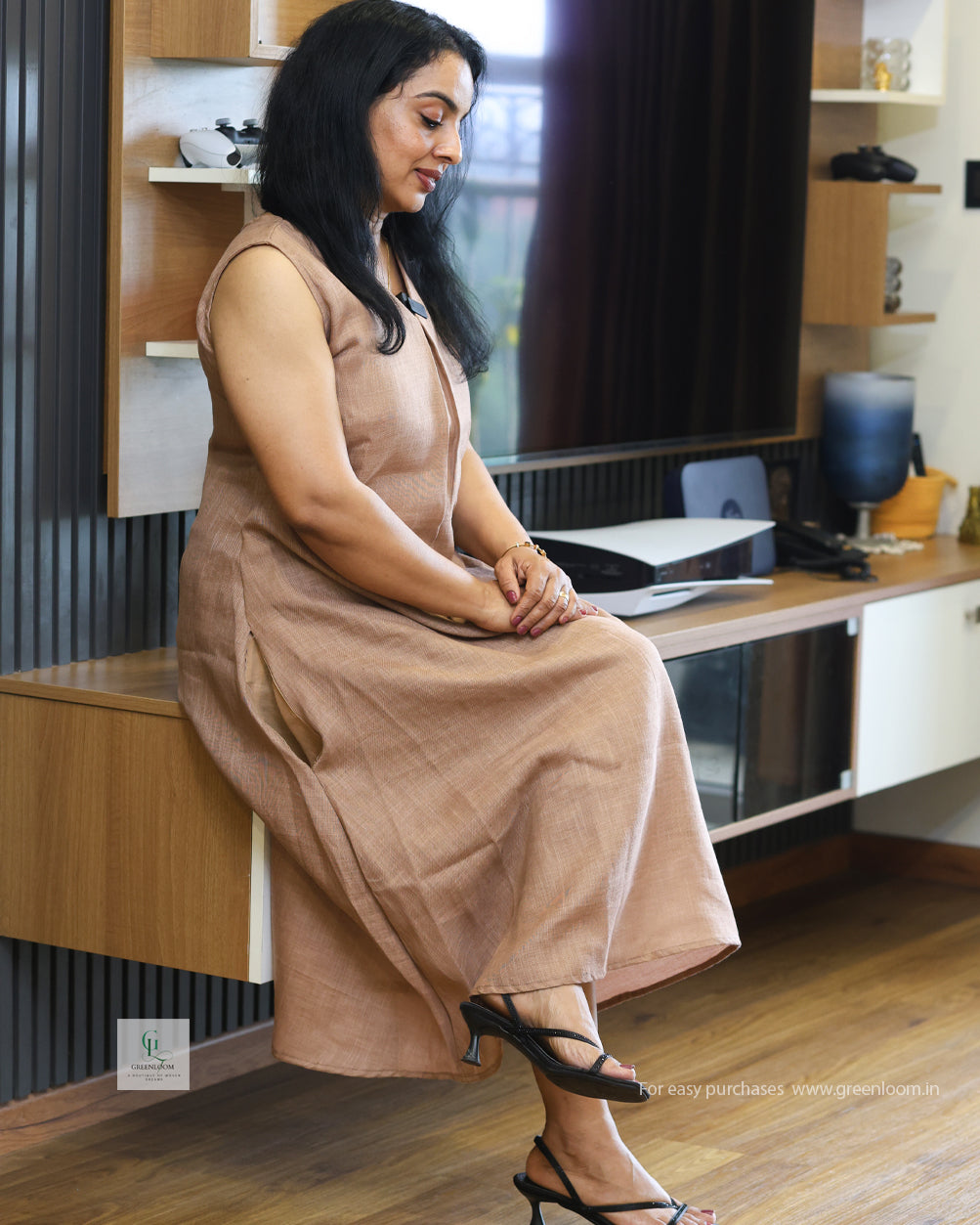 Elegant Semi Linen Kurti featuring attached sleeves, a soft inner lining, and a practical side pocket. Designed for comfort and everyday elegance.