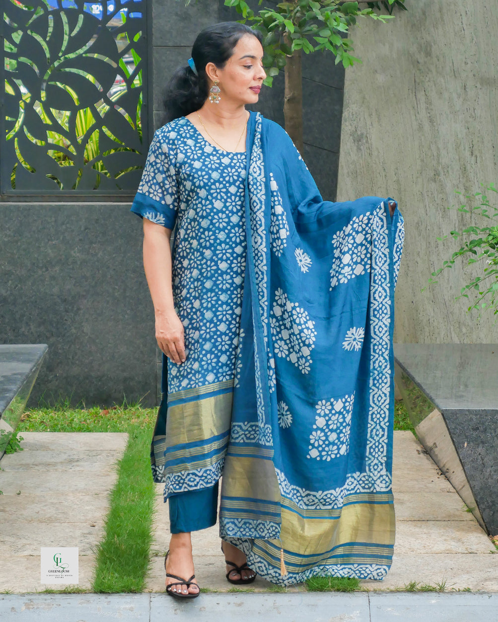 Women’s Cotton Silk Three-Piece Set with Slotted Round Neck