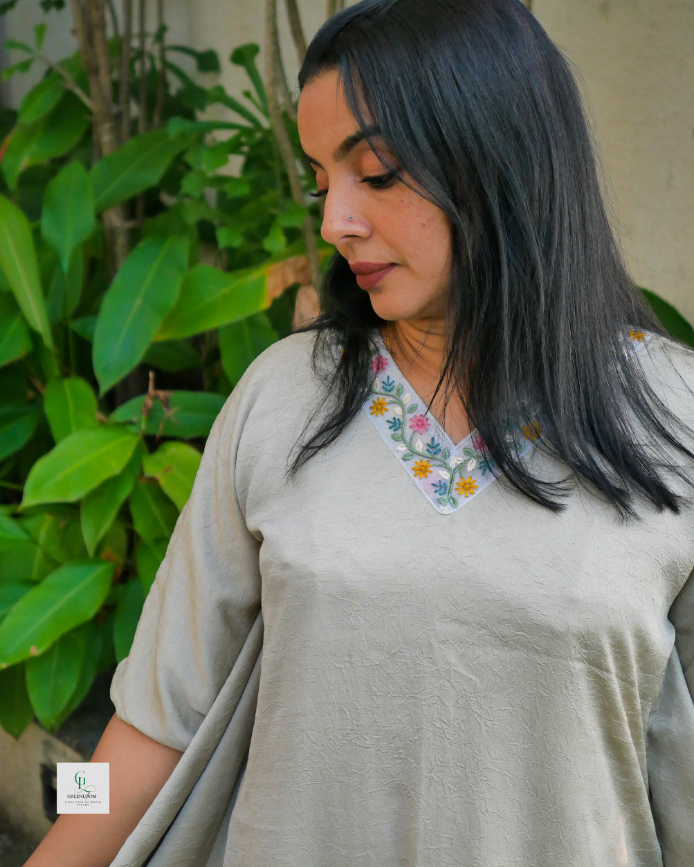 Women’s Rangoli Crush Kaftan with V-Neck Lace Detailing