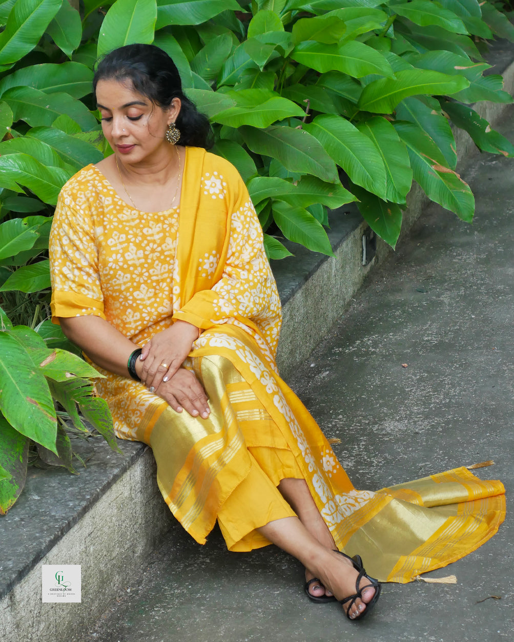 Women’s Cotton Silk Three-Piece Set with Slotted Round Neck