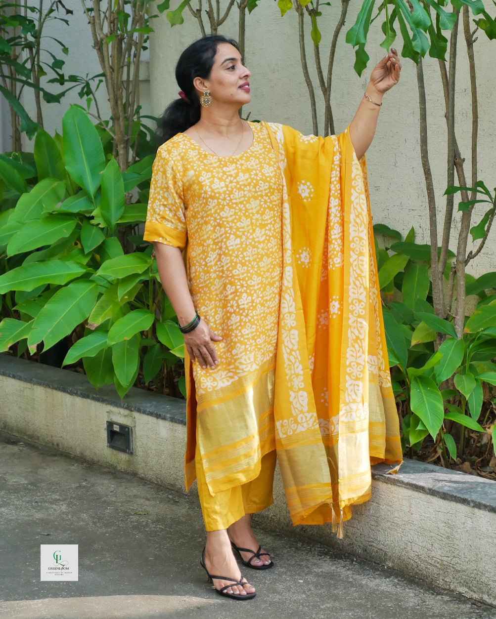 Women’s Cotton Silk Three-Piece Set with Slotted Round Neck